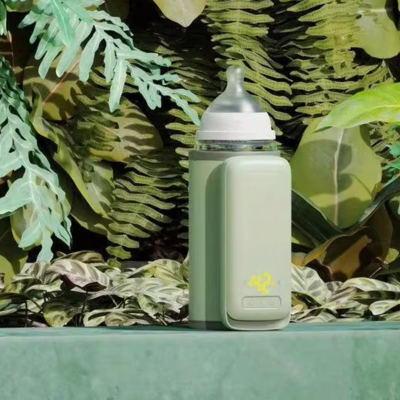 Chauffe biberon nomade steppe posé sur un muret