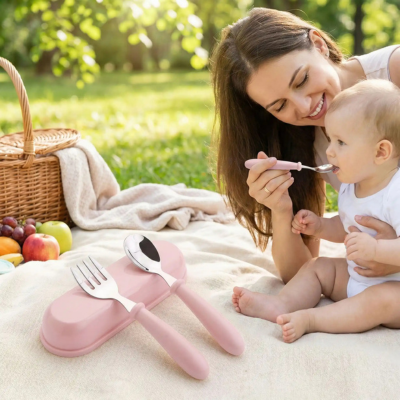 Couvert pour bebe qui pique nique au jardin
