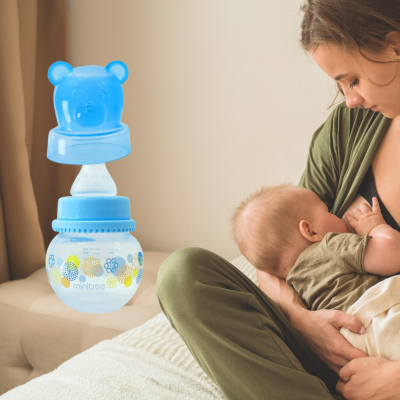 Biberon azura maman donne son sein