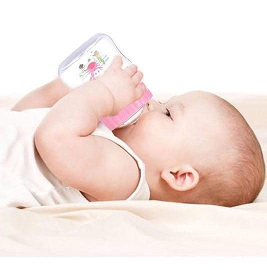 Biberon chouchou bébé boit son lait