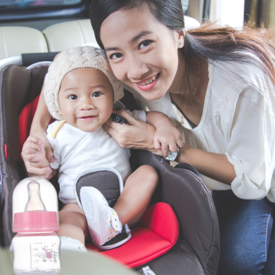 Biberon chouchou accompagne bébé dans la voiture