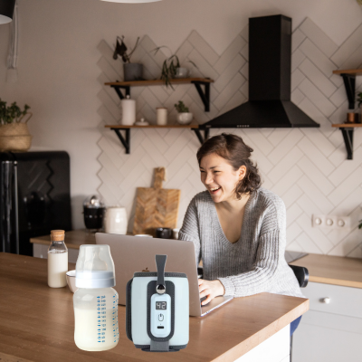 Chauffe biberon portable maman travaille à son ordi