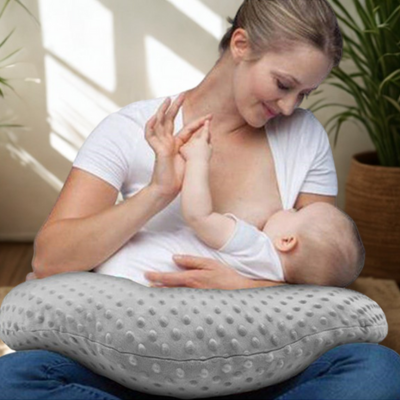 bebe sur sein maman avec Coussin d'allaitement