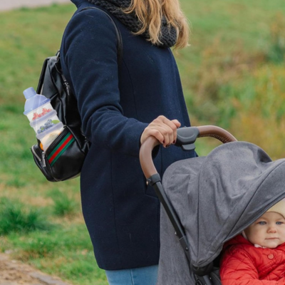 doseur de lait calice en sortie avec bébé