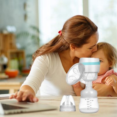 tire lait électrique biberon ciel posé sur bureau travail