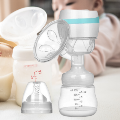 tire-lait électrique bicolore ciel posé sur  table