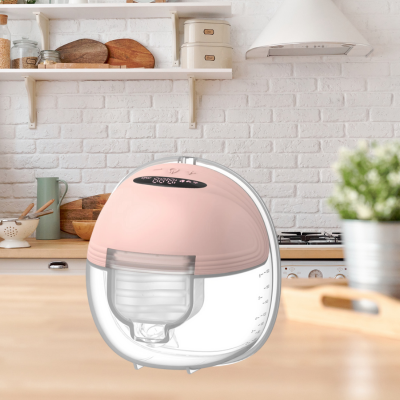 tire-lait-électrique posé sur une table