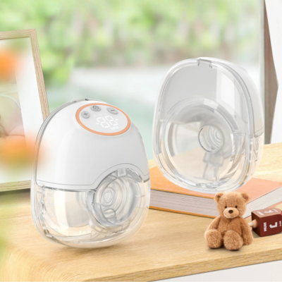 Tire lait main libre Belya poser au bureau