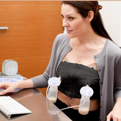 tire lait main libre Ama maman travail sur ordinateur