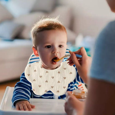Bavoir bebe Mimi Chou maman donne manger a son enfant