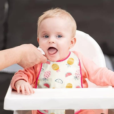 Bavoir bébé Ultra absorbant bebe assie dans sa chaise haute