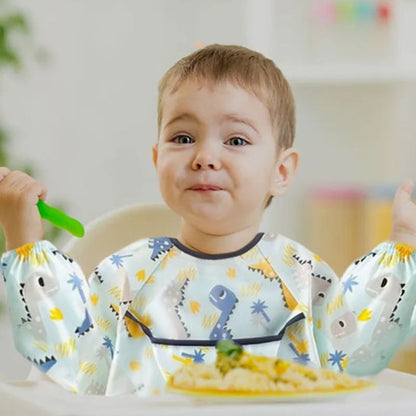 Bavoir manche longue anti-taches enfant qui mange ses pattes