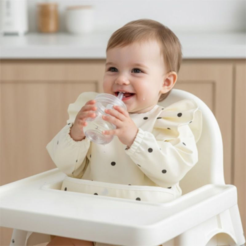 Bavoir manche longue Protection enfant assis dans sa chaise 