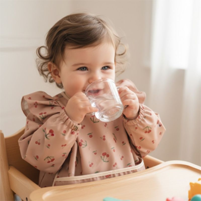 Bavoir manche longue Protection enfant boit son verre d'eau