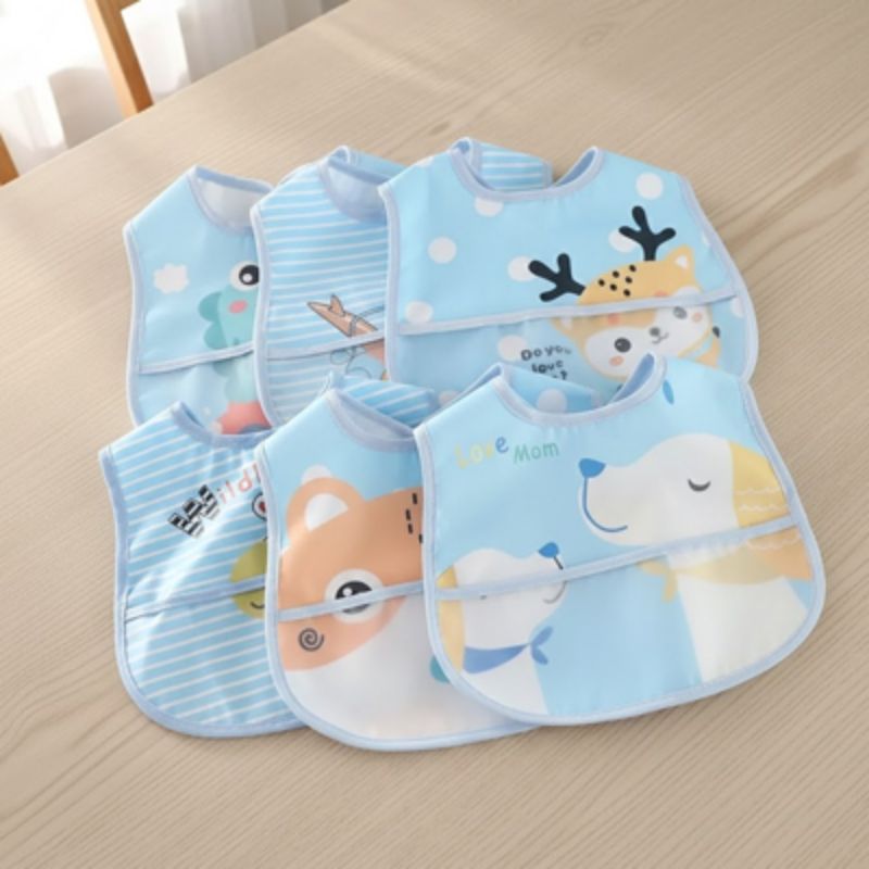 Bavoir pour bébé Protection lot sur la table