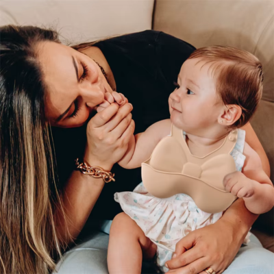 Bavoir silicone bebe Repas propres teinte beige