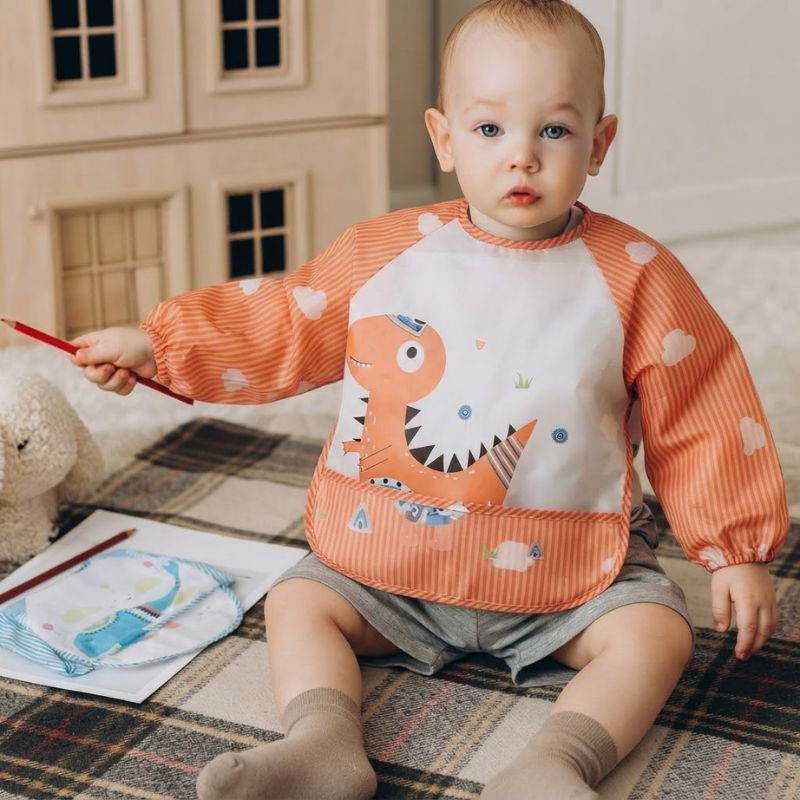 bavoir bebe  enfant proteger avec son tablier
