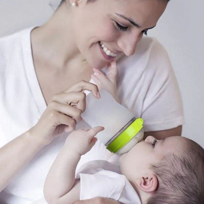 Biberon que ma mère donne à son bébé