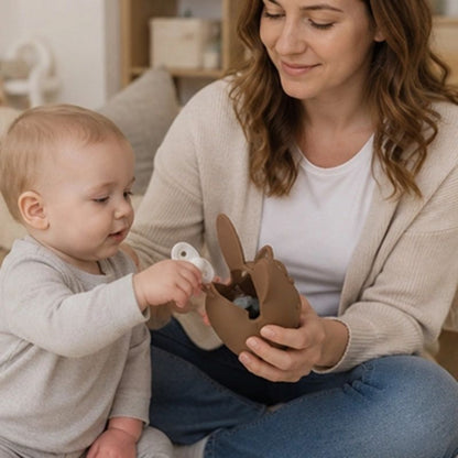 Boite a tetine​ bebe range sa sucette dans la boite