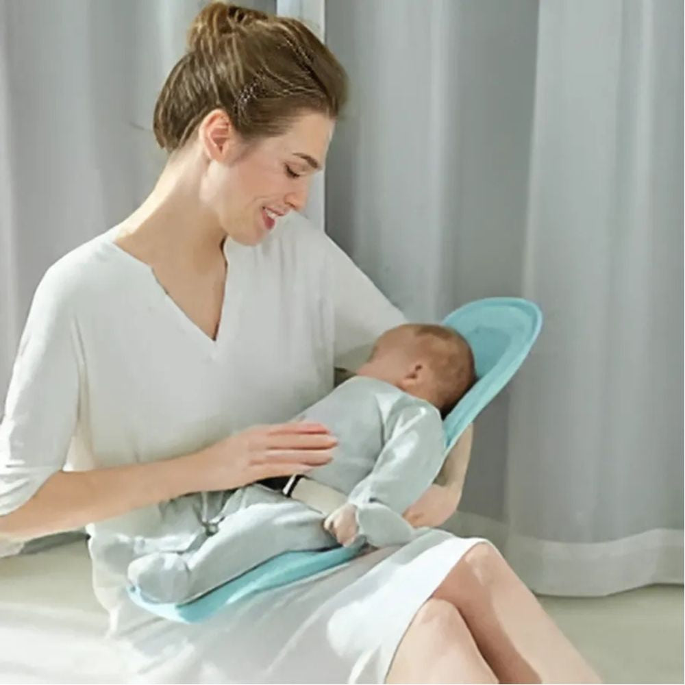 Coussin allaitement maman caline son bebe