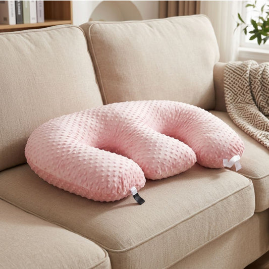 coussin d'allaitemen poser sur canape du salon