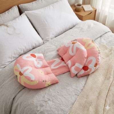 Coussin grossesse  poser lit maman