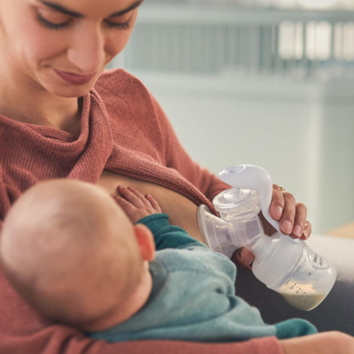 Tire lait manuel popy maman donne sein