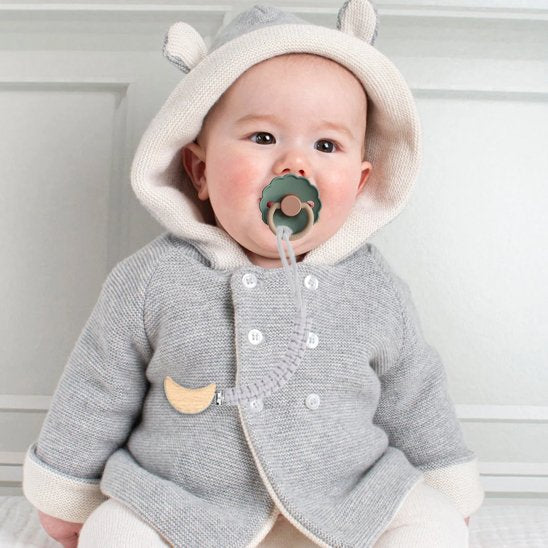 Attache tetine accrocher a son blouson