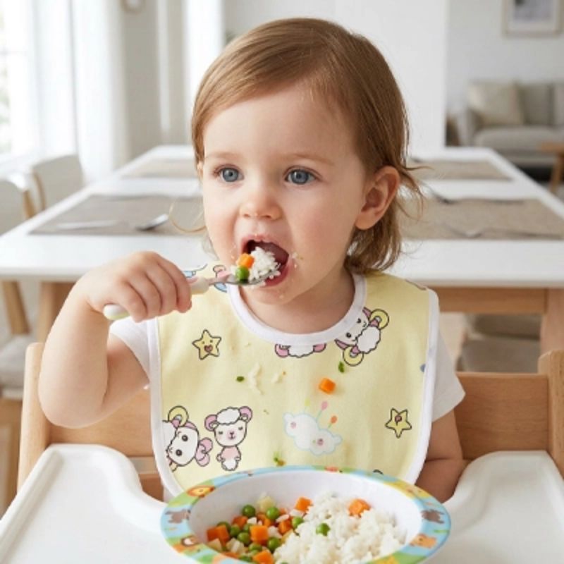 bavoir bebe enfant mange a table