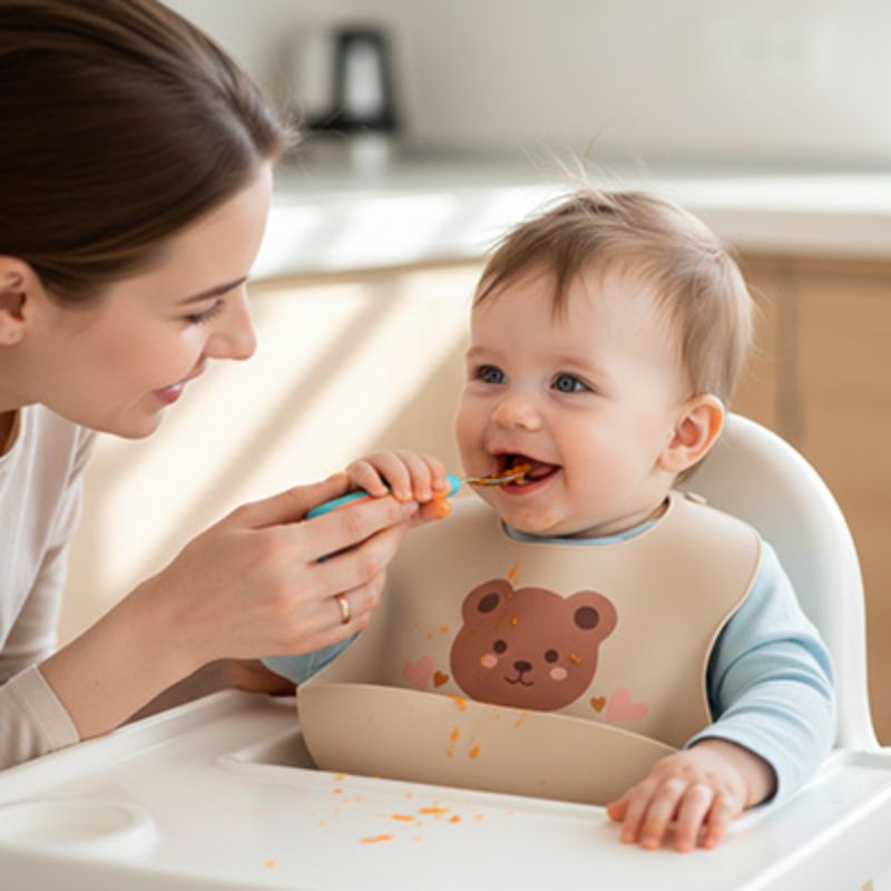 bavoir bebe maman sourit son enfant