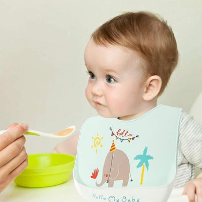 Bavoir pour bebe attrape bavouille  maman nourrie bebe au cuillere