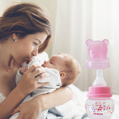 Biberon, maman câline son bébé