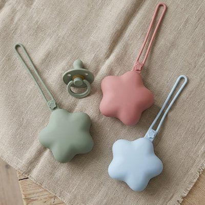 Boite a tetine trois coloris bleu vert rose