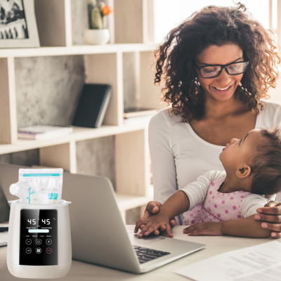 Chauffe biberon électrique bono maman sourie à son bébé