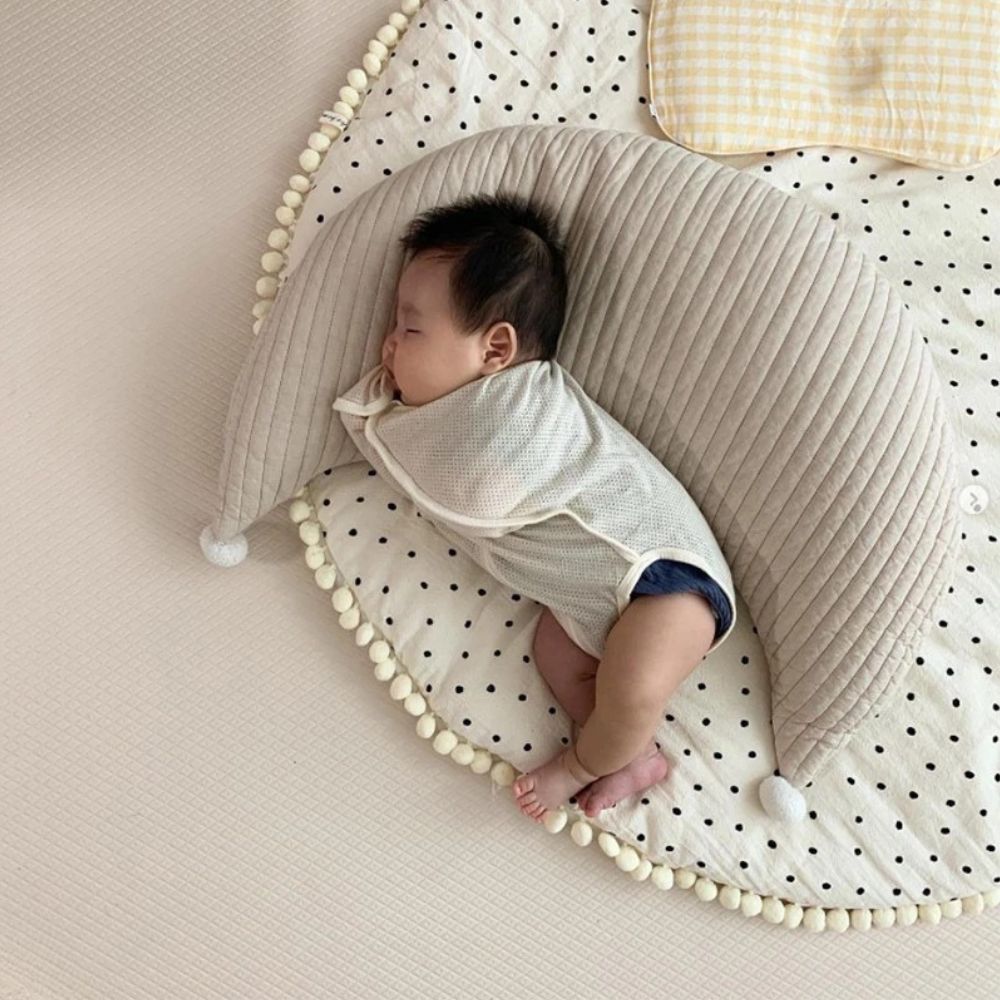 coussin allaitement fleur coton bebe dort sur son coussin