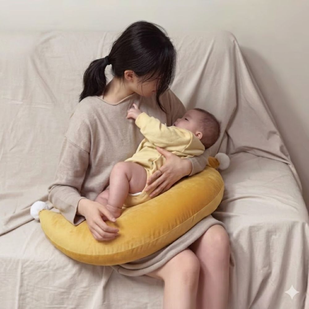 coussin allaitement maman avec bebe dans son bras