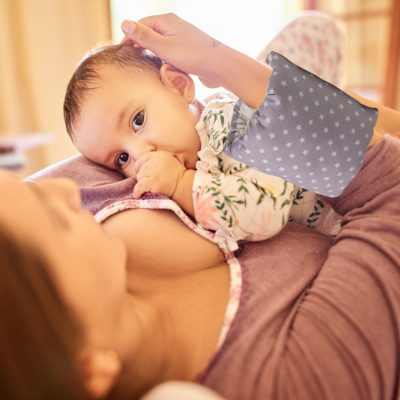 Coussin d-allaitement astre maman dans chambre pour faire dormir son bébé