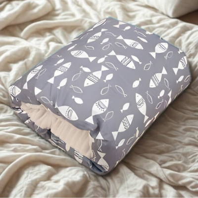 coussin d allaitement sur le lit de maman