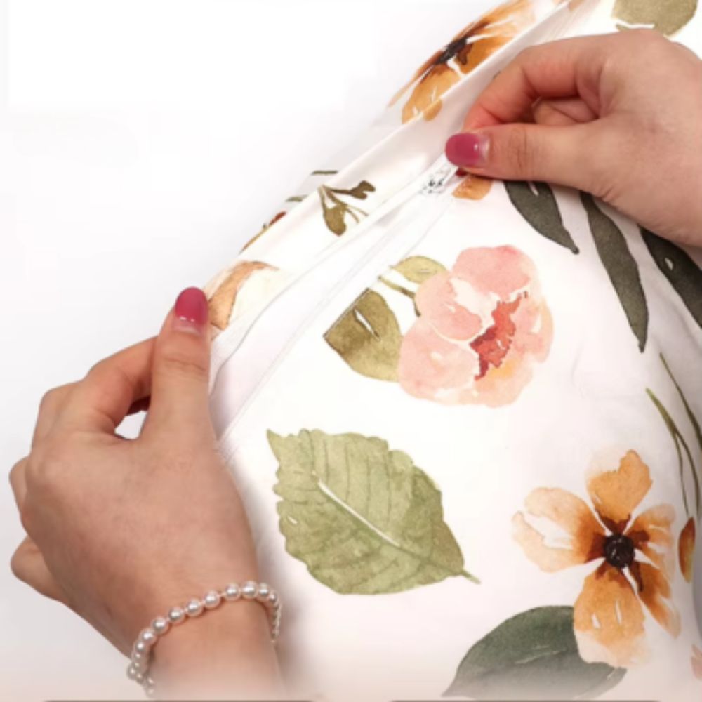coussin d'allaitement Fleuri ouverture grâce sa fermeture éclaire