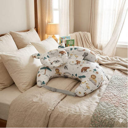 maman a poser sur son lit coussin d'allaitement 