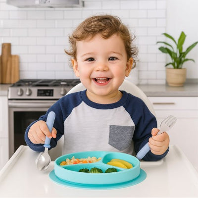 Couvert pour bebe qui tient ses couverts