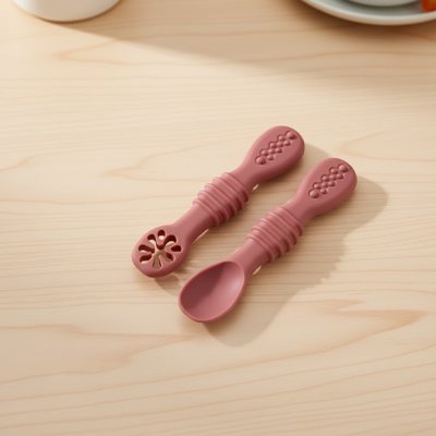 Cuillere bebe sur table