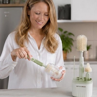Goupillon biberon maman brosse le biberon