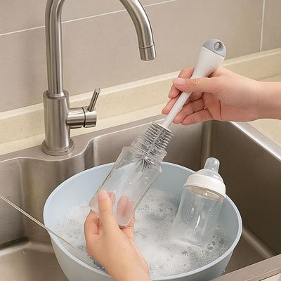 Goupillon biberon maman lave biberon a eau savonneuse