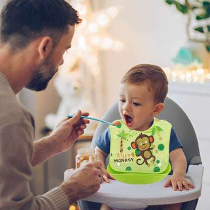 papa fait manger son enfant avec Bavoir Bebe ajustable et lavable 