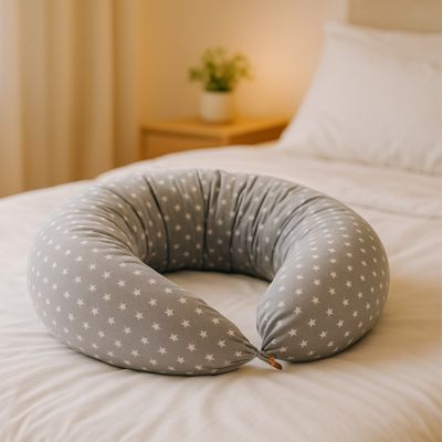 poser sur lit coussin d'allaitement ergonomique