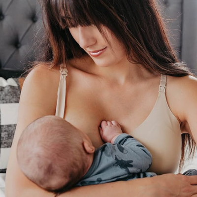 soutien gorge allaitement caresse bebe au sein
