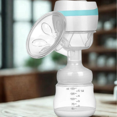 tire lait electrique bicolore bleu dans cuisine