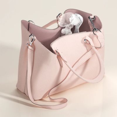 tire lait manuel dans sac voyage maman