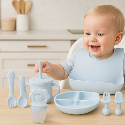 Vaisselle bebe bleu enfant qui sourit